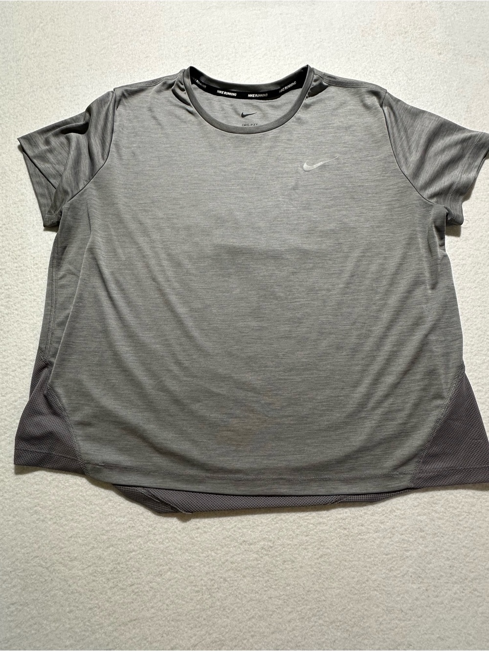 Nike Gray Short Sleeve Dri-FIT Running Tee. Women’s. Size XL TG EG